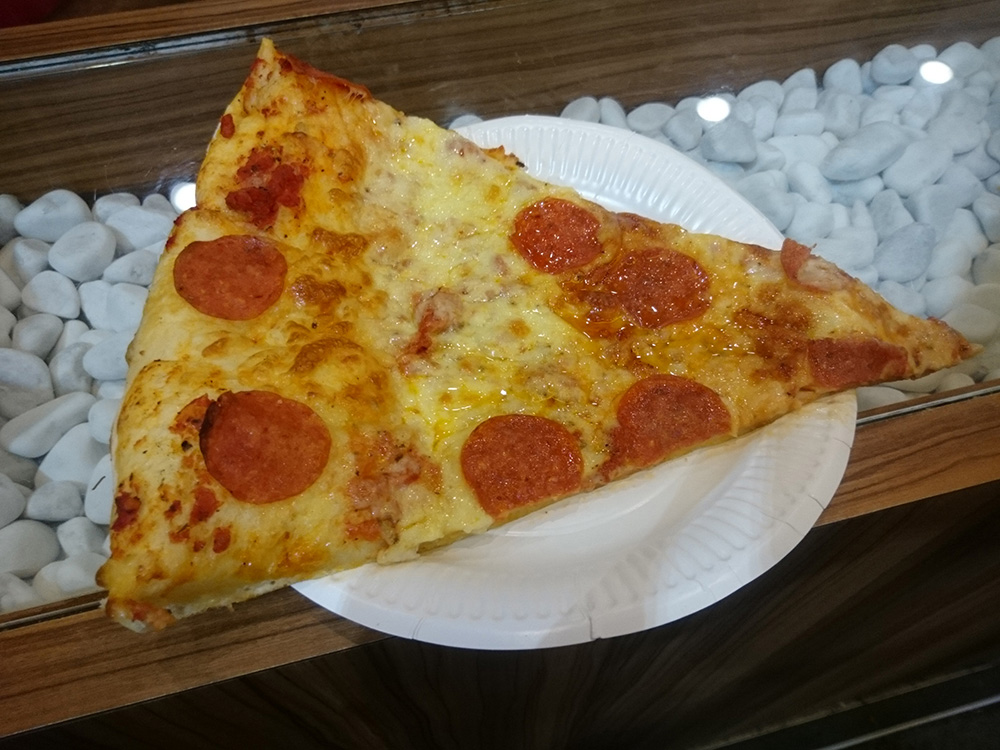 Pizza ukuran besar di Mongkok